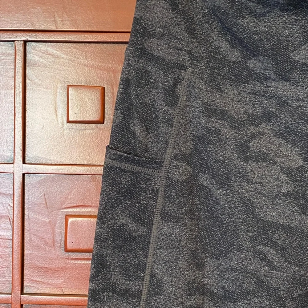 Tuff Athletics Compression Leggings. Size XL - Picture 3 of 6